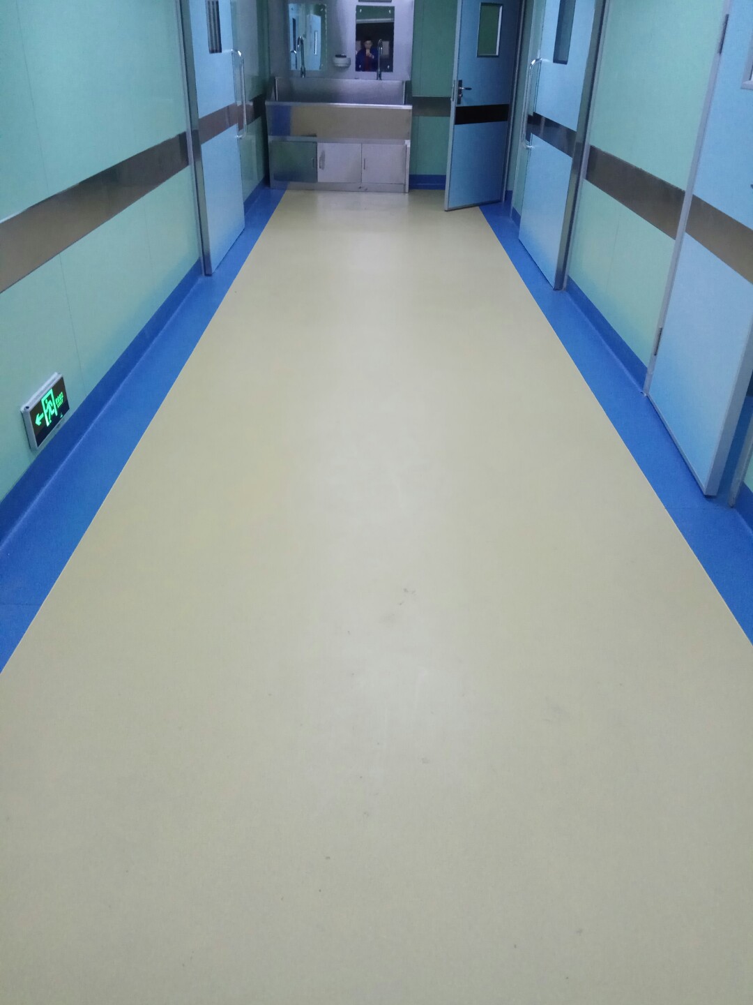 临沂医院塑胶地板，临沂医院手术室塑胶地板安装