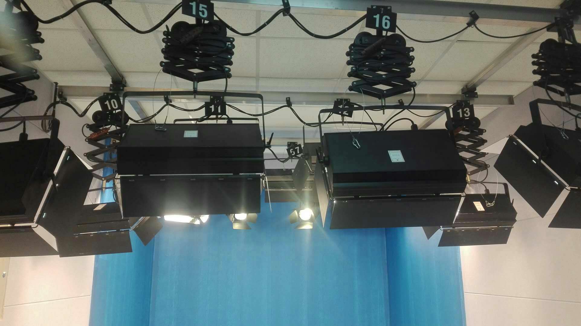 演播室燈光安裝之軌道專業安裝方式，滑動工字鋁軌道專業安裝方式大全