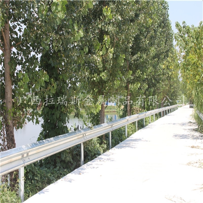 桂林波形护栏 优质防撞护栏 护栏厂家供应