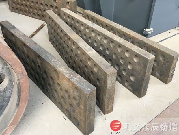大量耐磨齿板破碎机漏板合金筛板等您来购买