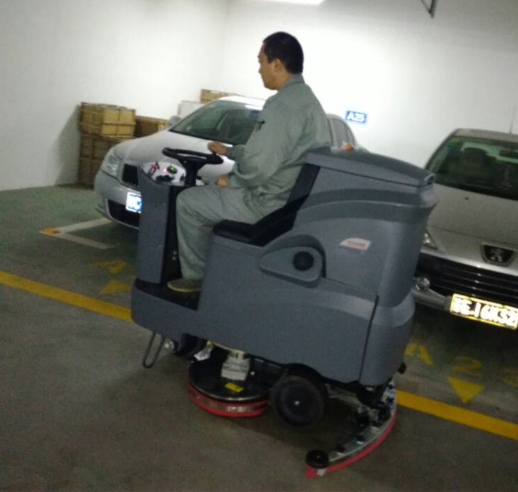 郑州新乡焦作洛阳许昌开封供应驾驶式洗地机是地下车库停车场保洁利器