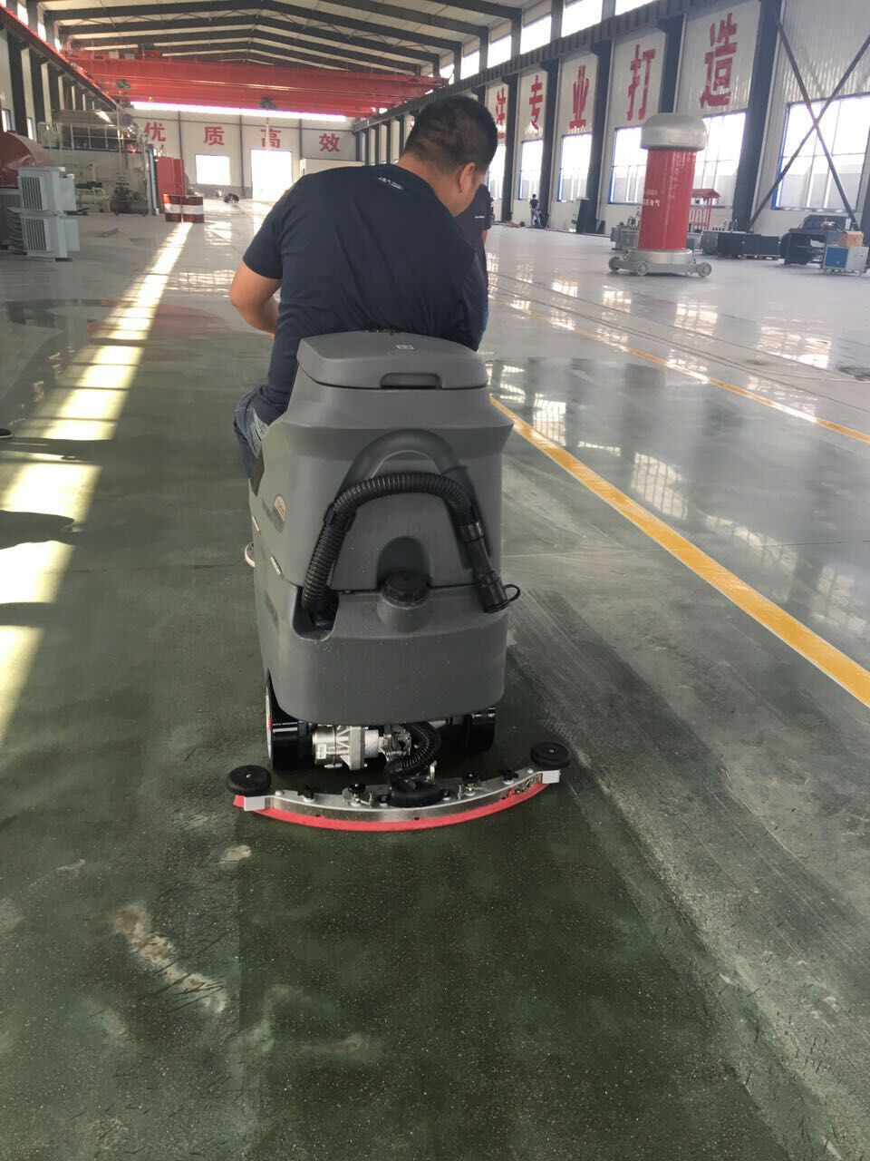 济源林州长垣偃师长葛禹州武陟卫辉修武供应高美爱卡洗地车GM-AC厂家报价