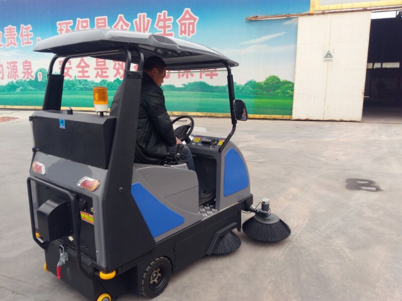 郑州新乡焦作洛阳许昌开封新密新郑巩义登封供应扫地机和扫地车是解决工厂环保问题的关键