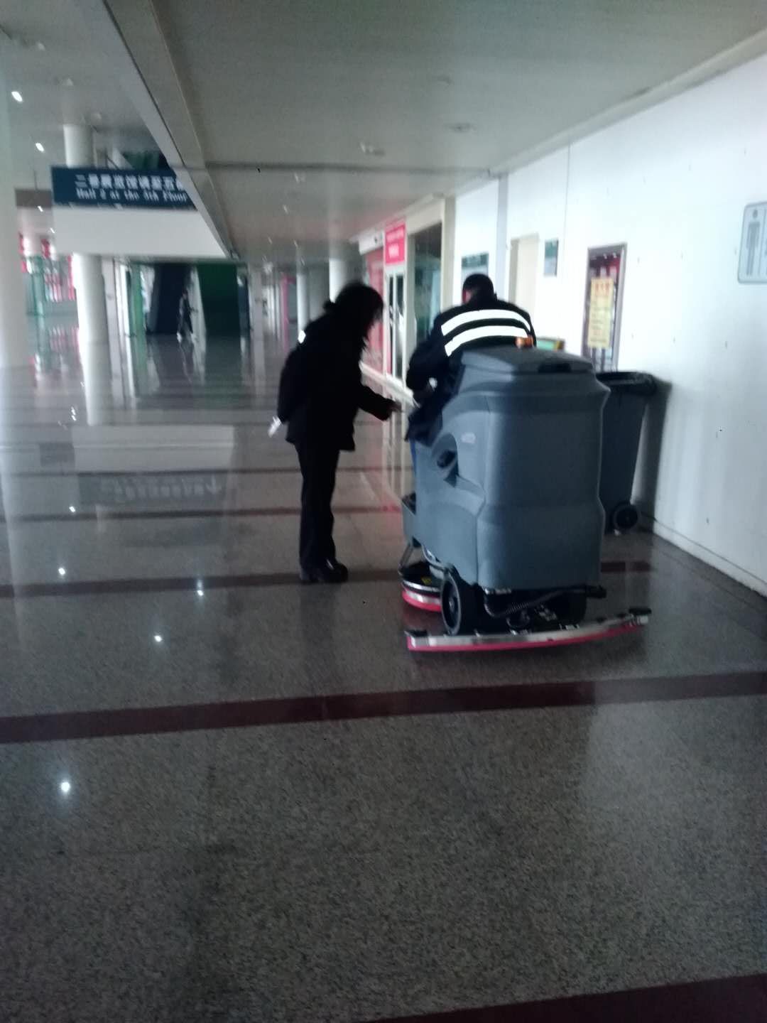 安阳濮阳鹤壁三门峡漯河高速公路火车站地铁高铁的发展带动了驾驶式洗地机