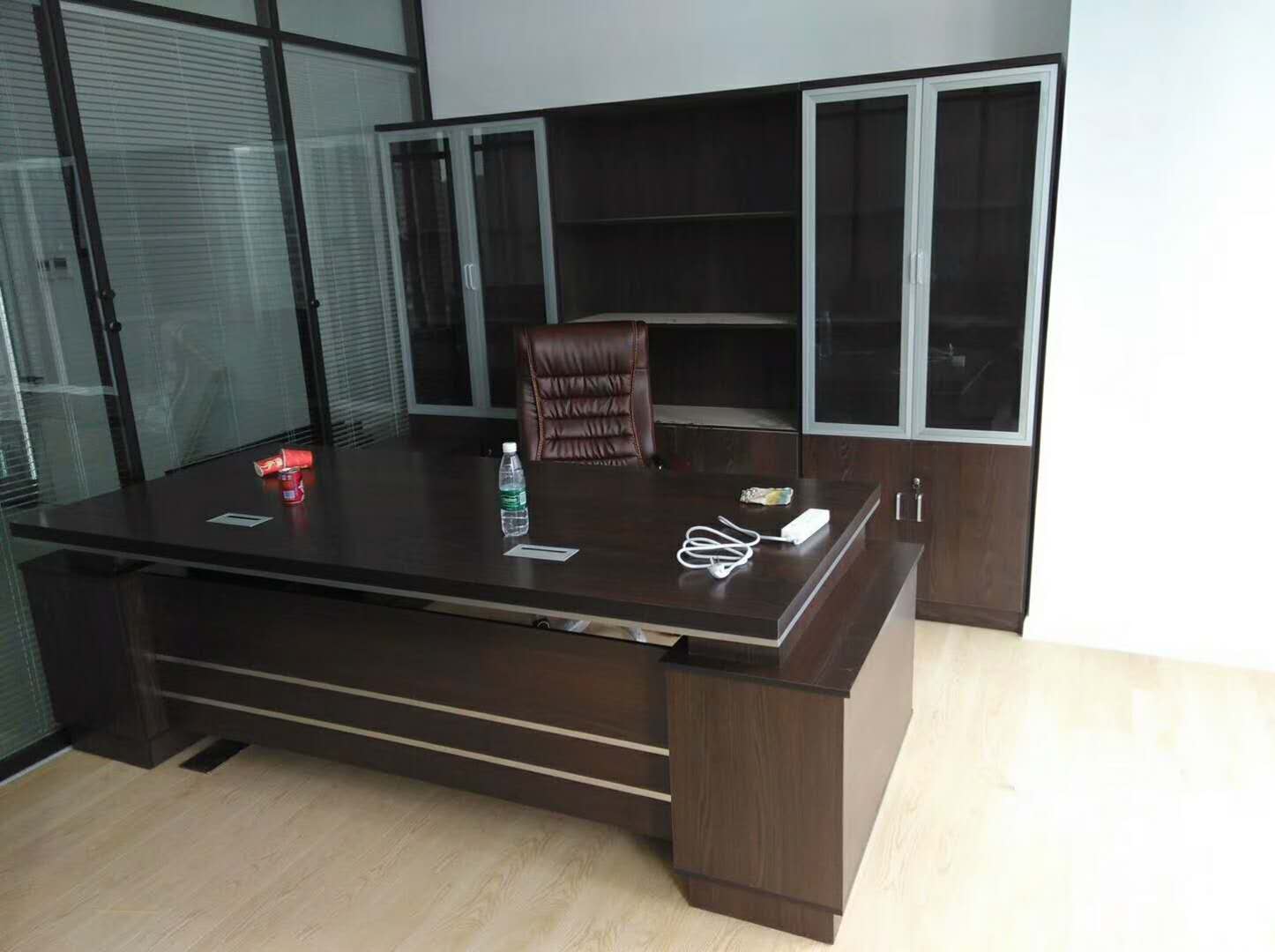 合肥老板桌现代办公桌经理主管桌大气班台等出售