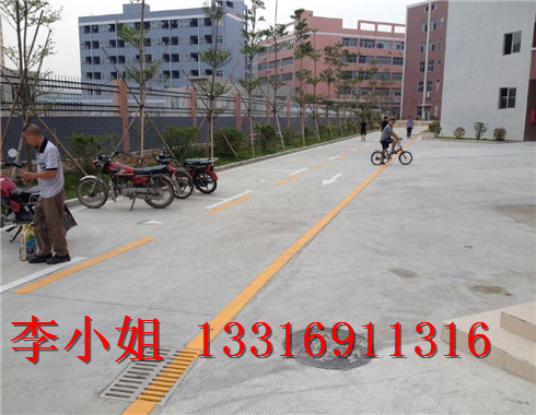 坪地酒店停车场划线 小区交通划线，地坪漆施工