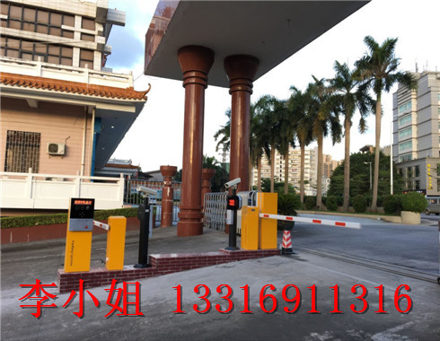 南坑小区停车场系统改造升级成车牌识别收费系统