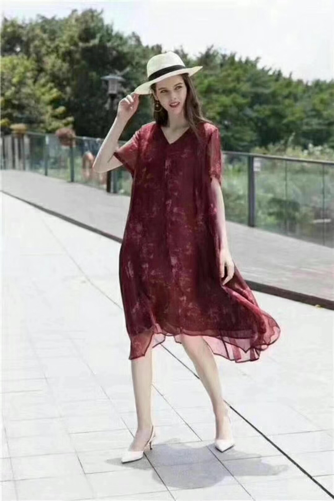 高端真丝连衣裙凯撒贝雷低价批发/品牌女装库存尾货