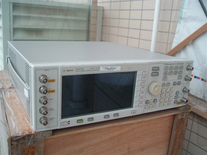 酷酷的Agilent E4437B高频信号发生器AgilentE4437A周S189-2741-9011