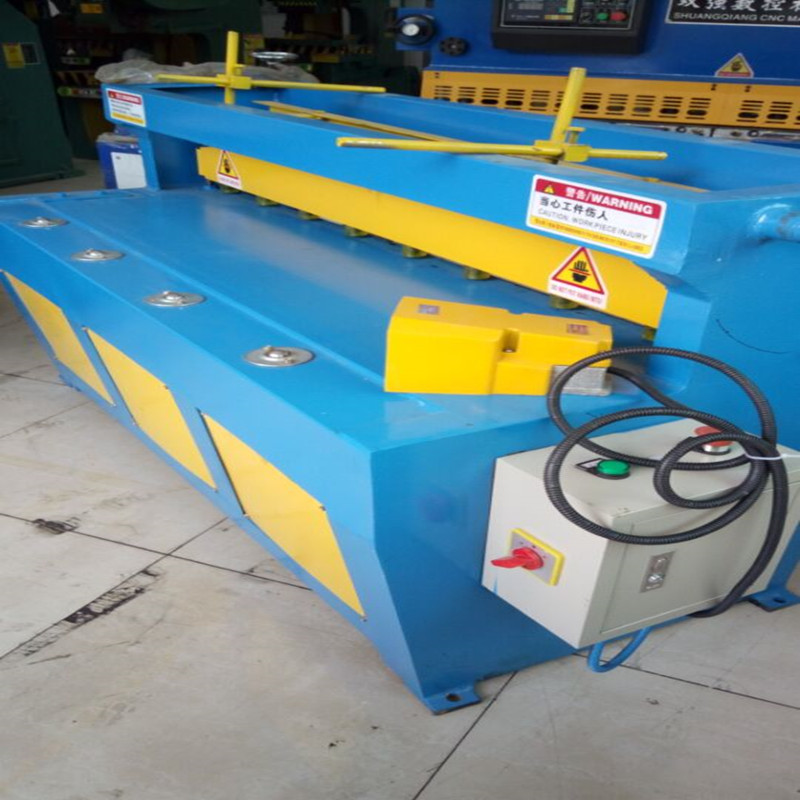 环保节能电动剪板机   2X1300小型机械剪板机