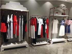 爱美斯羽绒服品牌折扣女装专柜正走份货源品牌大全