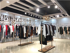外贸品牌女装宝莱羽绒服折扣店货源进货渠道那个好