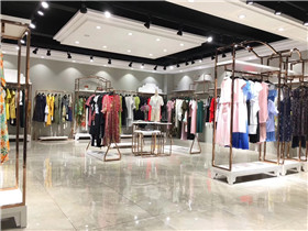 外贸品牌女装轻薄款羽绒服折扣店货源进货渠道那个好
