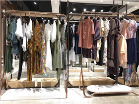 外贸品牌女装艾米丽羽绒服折扣店货源进货渠道那个好