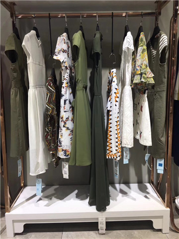 艾维都羽绒服库存女装尾货处理哪里有