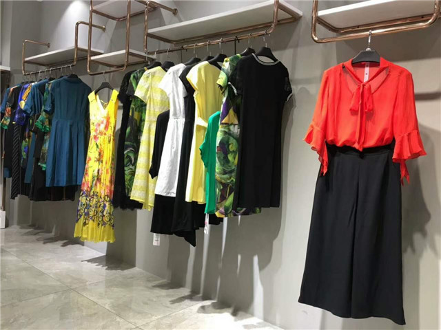 艾维都羽绒武汉品牌折扣服装走份货源品牌大全
