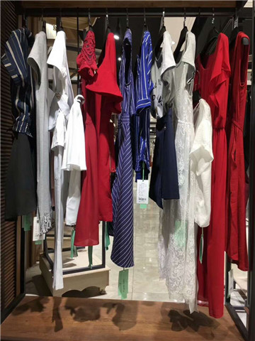 季诗雨羽绒服杭州品牌女装货源进货渠道那个好