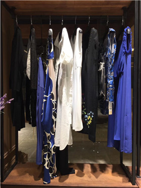 厂家货源服装代理摩凡MOFAN品牌女装折扣店
