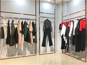 厂家货源服装代理宝莱 品牌女装折扣店