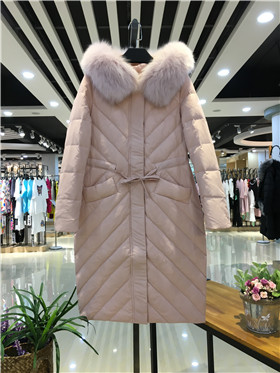 品牌女装折扣店艾米拉羽绒服厂家货源服装代理