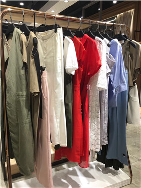 品牌女装你我约定折扣店厂家货源服装代理