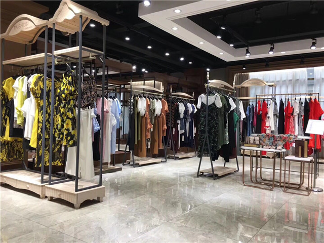 VOINGE飞度女装折扣店货源渠道哪个牌子好