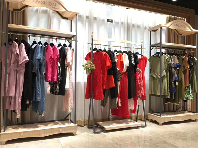 丝蒂雅文女装折扣店货源渠道哪个牌子好