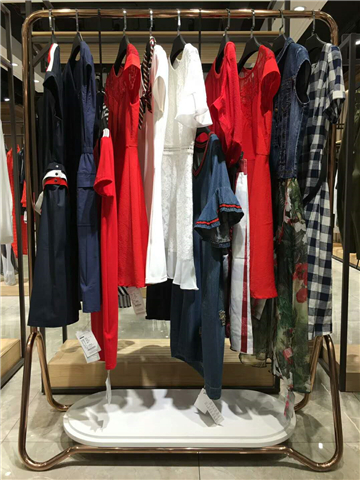 18年味之道广州品牌女装批发品牌女装折扣店