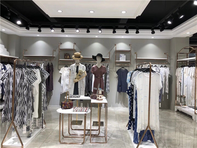 港仕迪品牌折扣女装剪标冬生产厂家货源代理
