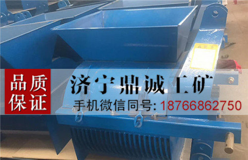 辽宁锦州农用大粪肥料营养土粉碎机 人工上料育苗土壤打碎机 动力输出轴带动苗床粉土机 免筛锤式碎土机