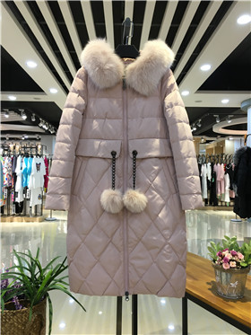 折扣店品牌宝莱羽绒服女装货源进货渠道
