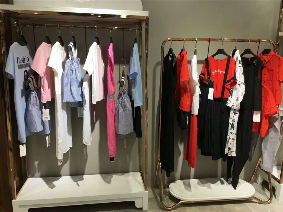 伊为丝品牌折扣女装衣服厂家货源服装代理