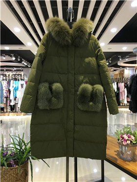品牌折扣女装宝莱羽绒服尾货批发工厂直销免费代理