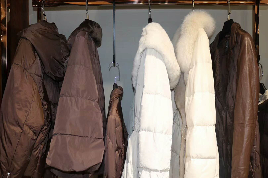 季诗雨羽绒服品牌折扣女装专柜货源进货渠道那个好