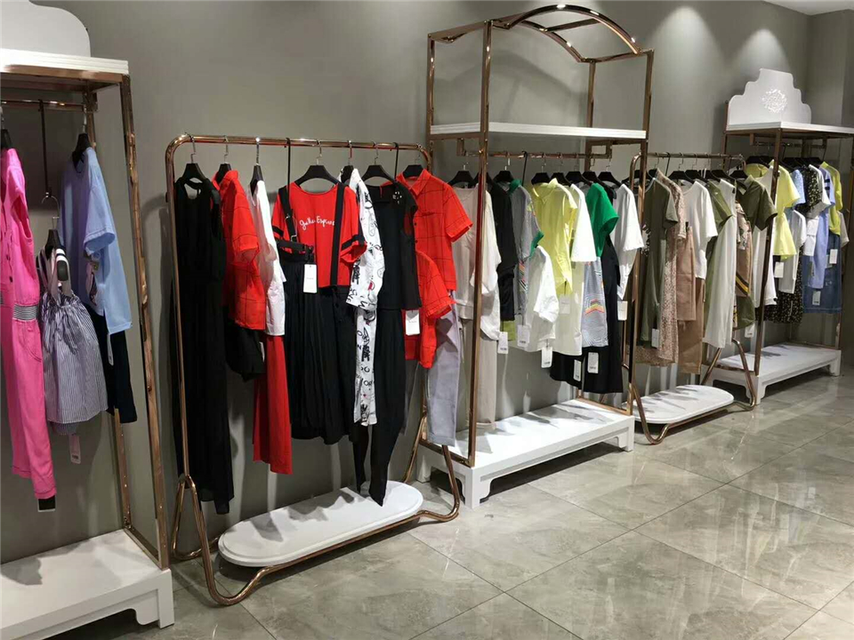西树影黛羽绒服折扣店女装生产厂家货源代理货源进货渠道那个好