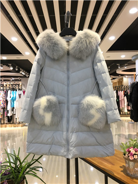 品牌服装轻薄款羽绒服折扣批发拿货