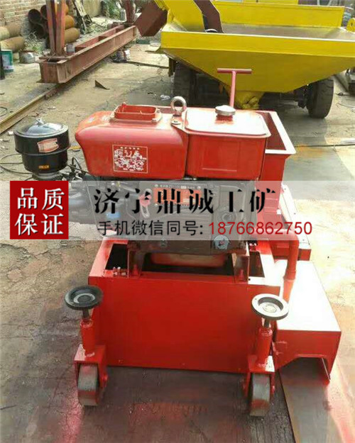 湖南益阳一次成型混凝土拦水带成型机 道路两边柴油梯形拦水带摊铺机