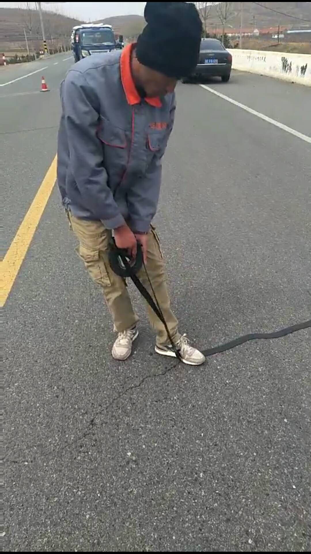 云南高速公路裂缝修补沥青贴缝带解决裂缝问题