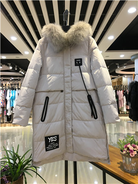 品牌女装爱美斯羽绒服剪标折扣店