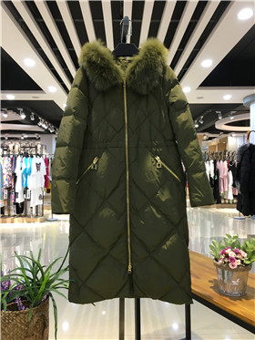 品牌女装剪标折扣店