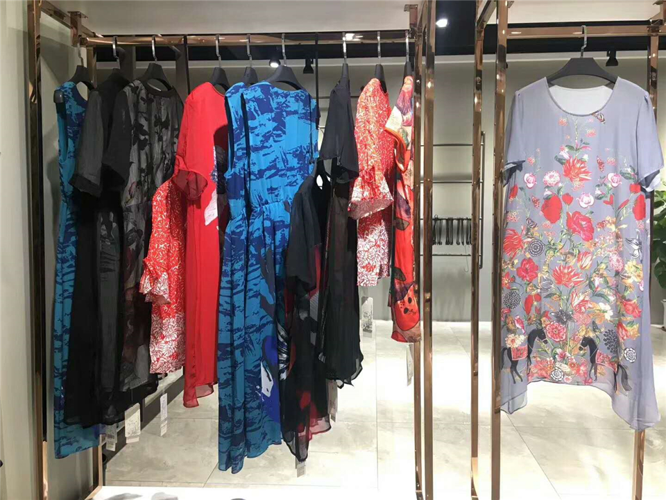 魅之女女装品牌套装折扣进货专柜 清仓货源