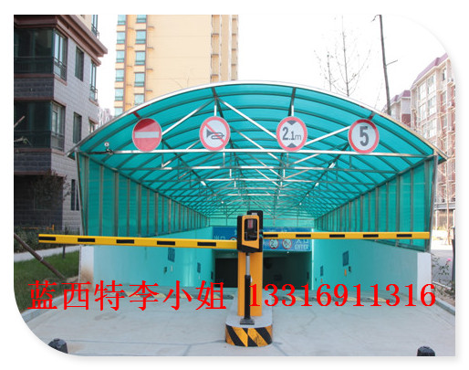 南湾微信支付款自动识别收费道闸系统 ，车库灯箱广告牌