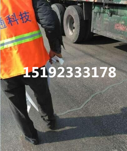 青岛路面贴缝带处理道路裂缝的一匹黑马