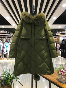 品牌折扣艾米丽羽绒服女装专柜 