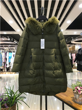 品牌折扣女装埃文羽绒服专柜 