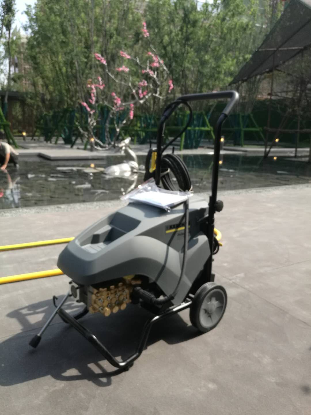 供应济源林州长垣偃师长葛禹州武陟卫辉修武尉氏通许新密新郑巩义登封凯驰高压清洗机用于小区石材路面开荒