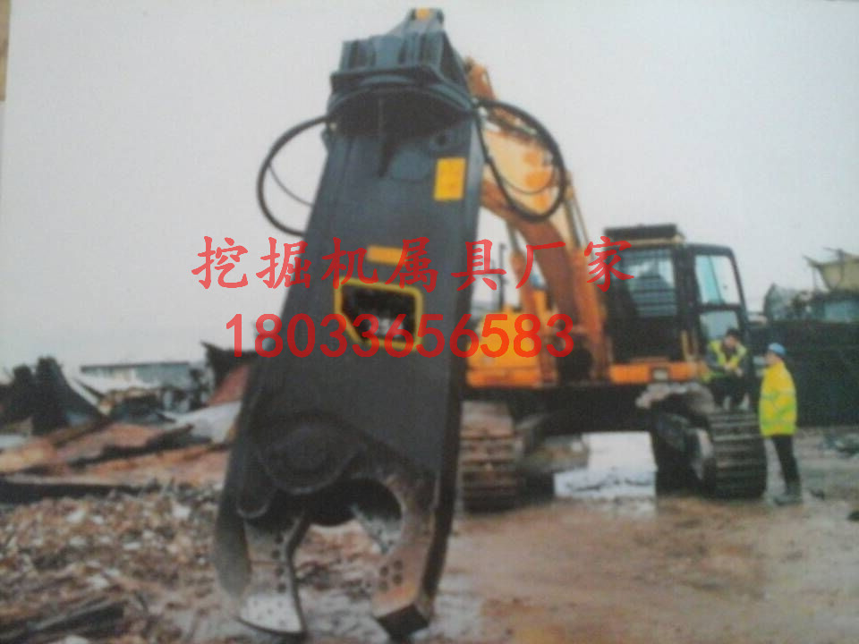 挖掘机鹰嘴剪切机。  鹰嘴液压剪 拆除报废汽车剪 废钢液压剪 拆房剪