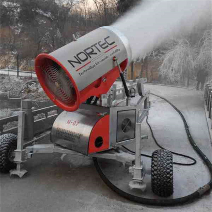 人工造雪机多少钱 造雪机厂家直销价格低造雪量大