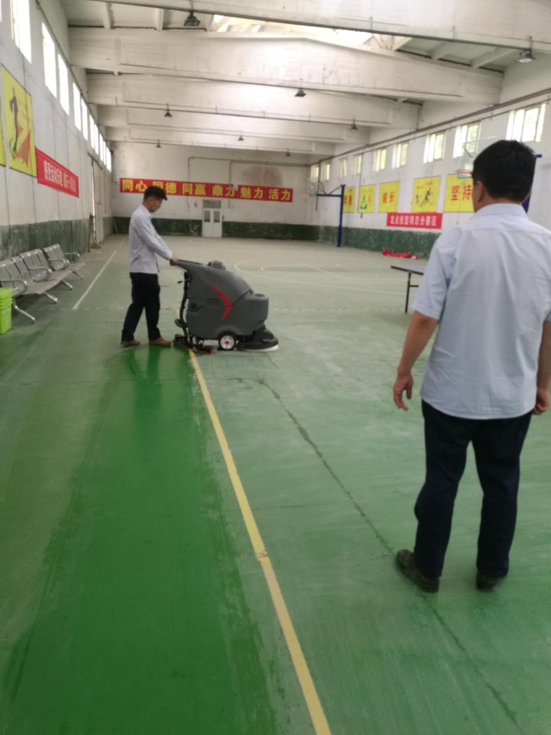 郑州新乡焦作洛阳许昌开封新密新郑巩义登封供应洗地机帮您解决车间水泥地面油污