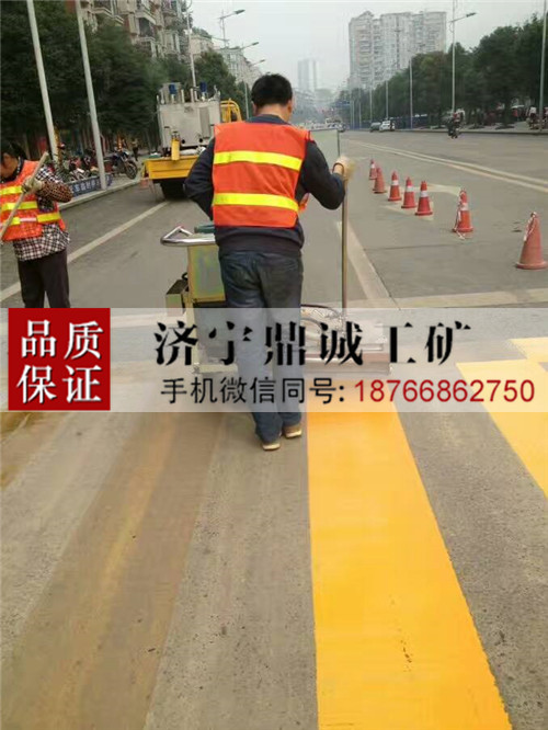 湖北荆州手推式多功能热熔划线一体机 自走式高速公路斑马线划线车 反光线标线机 虚线箭头划线机